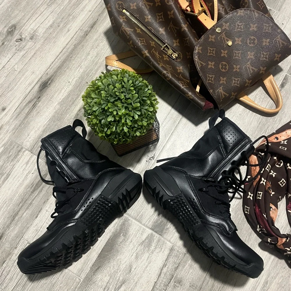 Nike tactical boots 
SFS - Picture 5 of 15